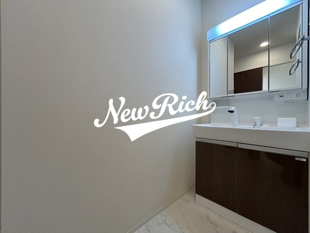 高崎市下中居町のアパートの独立洗面台