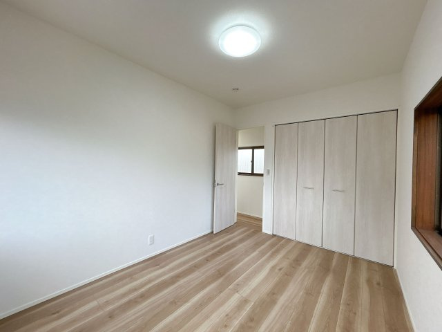 【洋室】 | 大野城市牛頸３丁目　戸建て | 2階6帖の洋室は明るく採光がとれ、大容量のクローゼットがあります