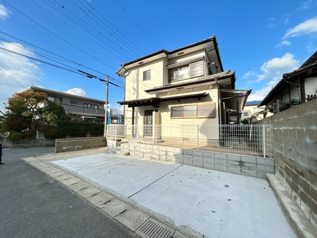 【外観】 | 大野城市牛頸３丁目　戸建て | 角地で陽当り・見晴らしがよく開放感のある立地です。駐車もしやすいです