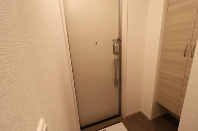 【玄関】 | PREMILIFE寿町 | 206　玄関