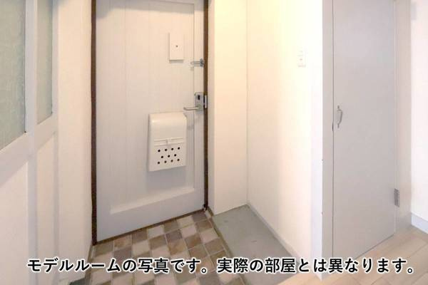 ビレッジハウス鳴滝33号棟の玄関|モデルルームの写真です