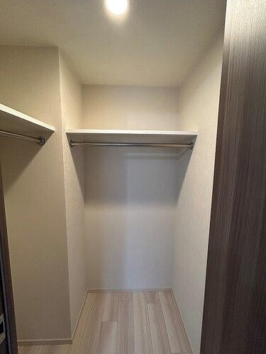 オープンレジデンシア栄サザンスクエアの収納|ウォークインクロゼット内装後前回募集時2023年5月の写真