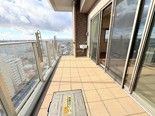 ライオンズプレイズ鳴海タワーのバルコニー|バルコニー(スロップシンクあり)