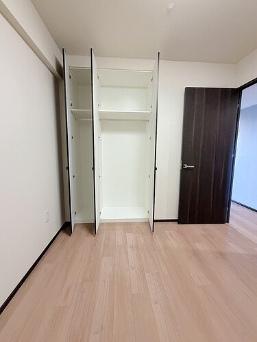 ライオンズプレイズ鳴海タワーの収納|クロゼット(玄関横洋室約5.0畳)