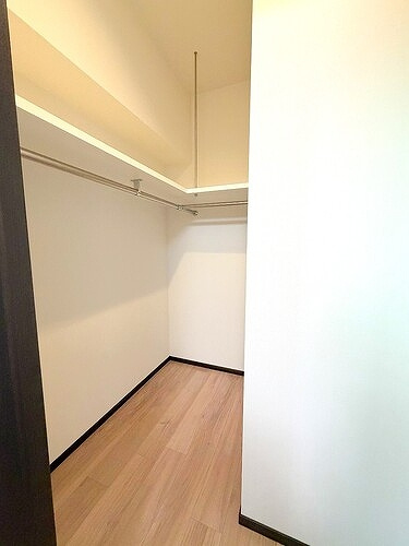 ライオンズプレイズ鳴海タワーの収納|ウォークインクロゼット(北西側洋室約5.0畳)