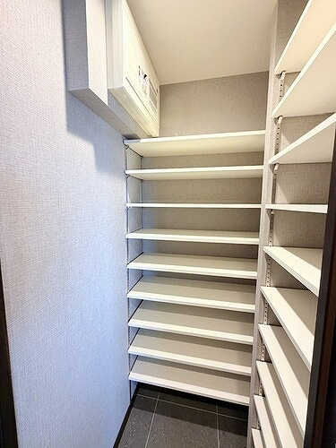 ライオンズプレイズ鳴海タワーの玄関|シューズインクロゼット