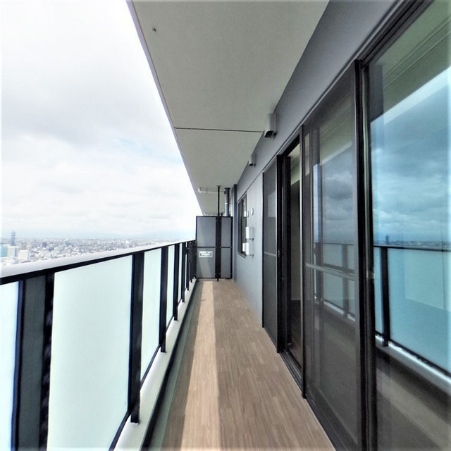 ライオンズ岐阜プレミストタワー35　2607号室のバルコニー