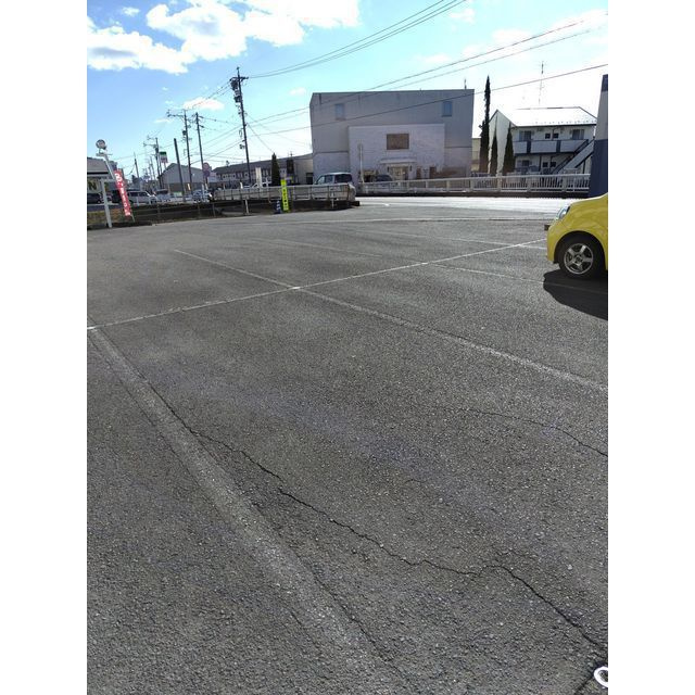 岐阜市萱場南２丁目の店舗一部の駐車場