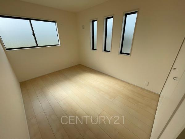第1前橋小屋原 1号棟の子供部屋|２面採光の明るい洋室です。