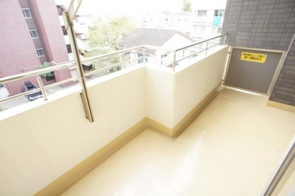 ケニーフラッツ玉川のバルコニー