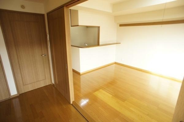 ケニーフラッツ玉川の居間・リビング