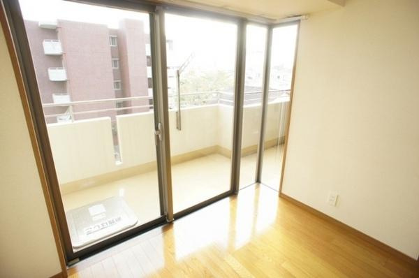 ケニーフラッツ玉川の洋室