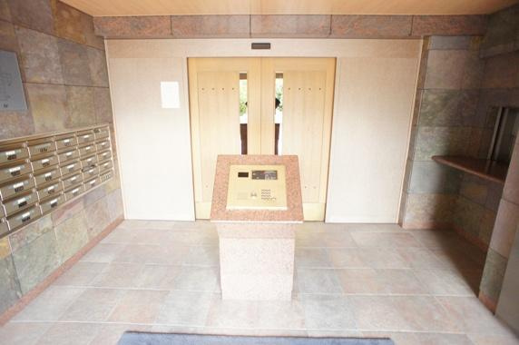 ケニーフラッツ玉川のエントランス