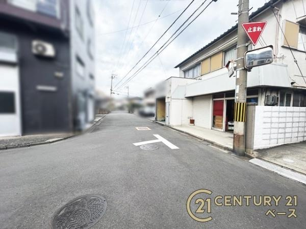 和歌山市松江北３丁目の売地の前面道路含む現地写真|広々とした前面道路でお車の運転もスムーズ！