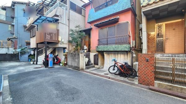 【前面道路含む現地写真】