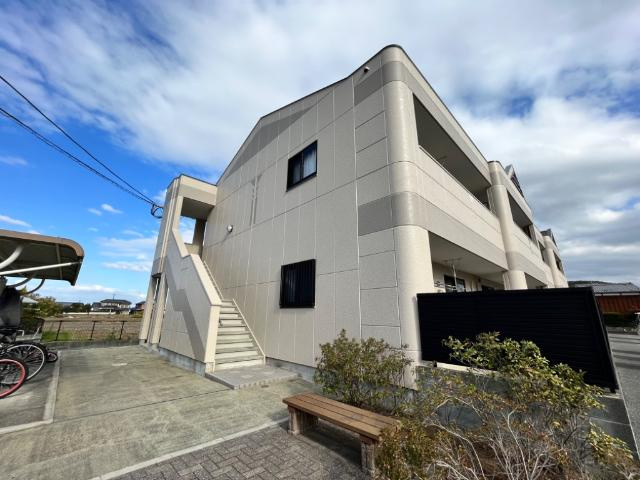 【外観】 | クイーンズ　優 | 外観写真（昼）