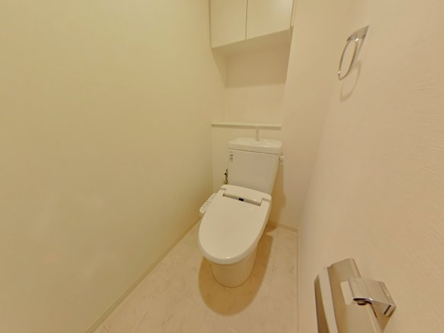 アルファステイツ大学病院通りのトイレ|清潔感のあるシンプルなトイレです。