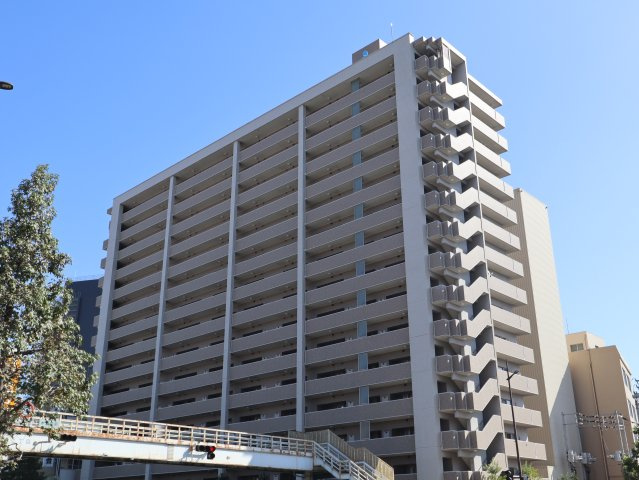 アルファステイツ大学病院通りの外観|岡山市北区鹿田町に位置し、市役所や病院、豊富な公共交通機関が徒歩圏内と、利便性の高い立地！