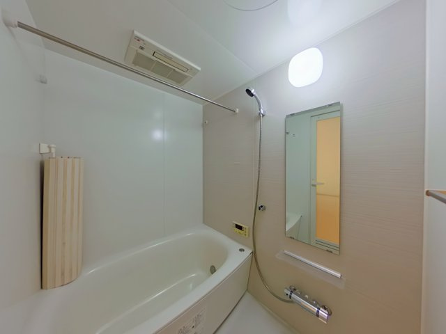 アルファステイツ大学病院通りの浴室