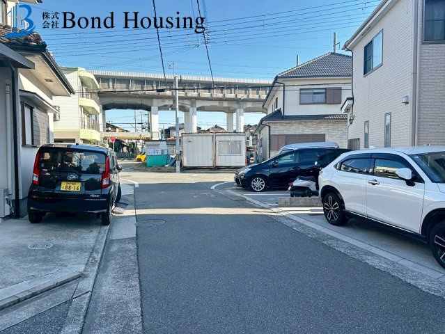 JR「魚住駅」徒歩約12分の好立地　魚住町西岡　築13年の前面道路含む現地写真