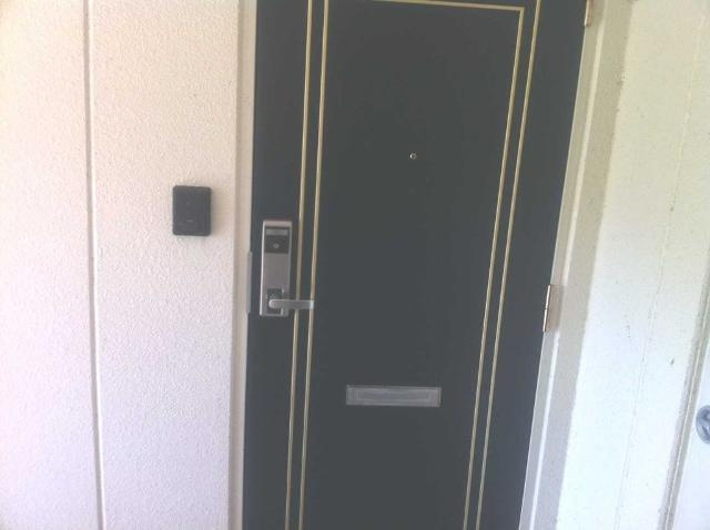 ネオパリエＡの玄関|玄関ドア