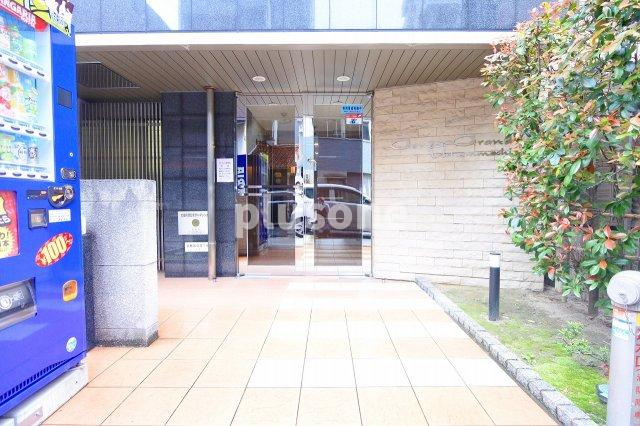 ジュネーゼグラン上本町のエントランス