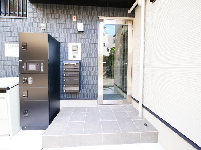 ハーモニーテラス中川東のエントランス