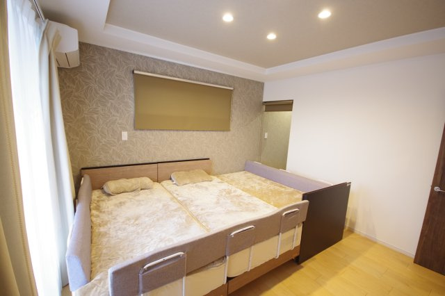 真岡市台町　戸建の寝室|８帖の洋室、寝室にいかがでしょうか