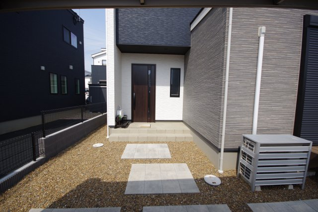 真岡市台町　戸建の玄関|玄関アプローチ