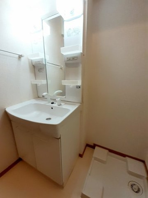 【洗面所】 | コージーコート朝霧Ⅰ番館 | スペースが確保できる洗面所です