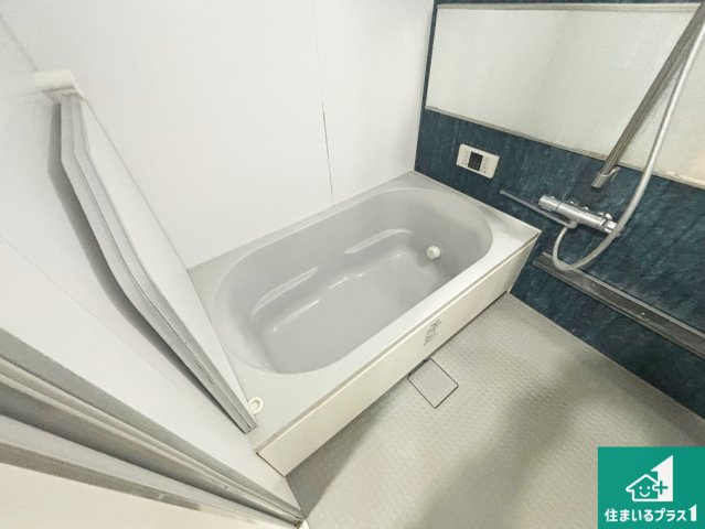 グランプレステージ明石魚住の浴室|足をゆったり伸ばして寛げる浴槽です。