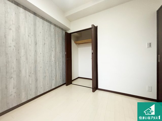 グランプレステージ明石魚住の洋室|収納スペースが充実しているので子供の成長に合わせてたくさん収納ができます！家族構成に合わせた様々な活用ができる収納！