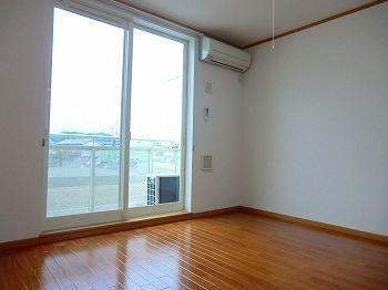 【バルコニー】 | エクセレント・御着 | 暖かな日差しのふりそそぐバルコニー