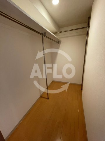 ヴェルドミール・ユモト　東粉浜小学校区の収納|ヴェルドミール・ユモト　ウォークインクロゼット