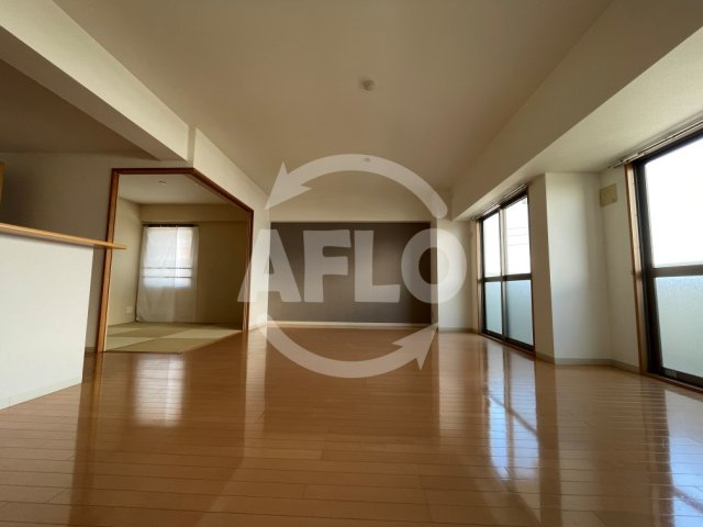 ヴェルドミール・ユモト　東粉浜小学校区の居間・リビング|ヴェルドミール・ユモト　居間