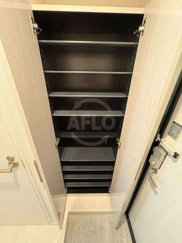 ハーモニーテラス遠里小野Ⅲの収納|ハーモニーテラス遠里小野Ⅲ　シューズクローゼット