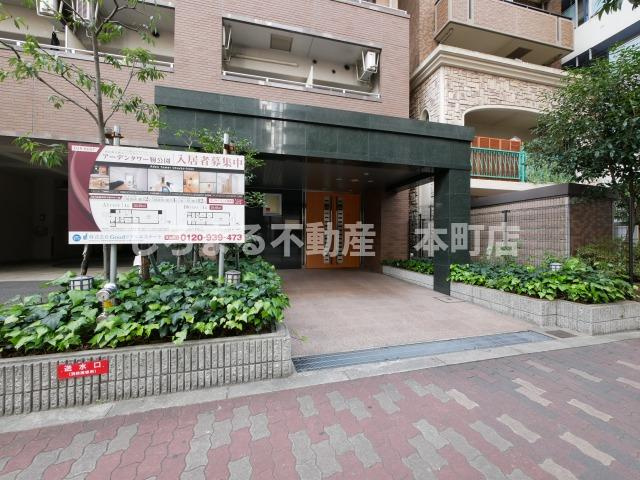 アーデンタワー靭公園のエントランス