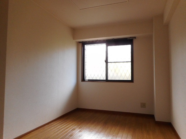 ラルジュウエストの居間・リビング