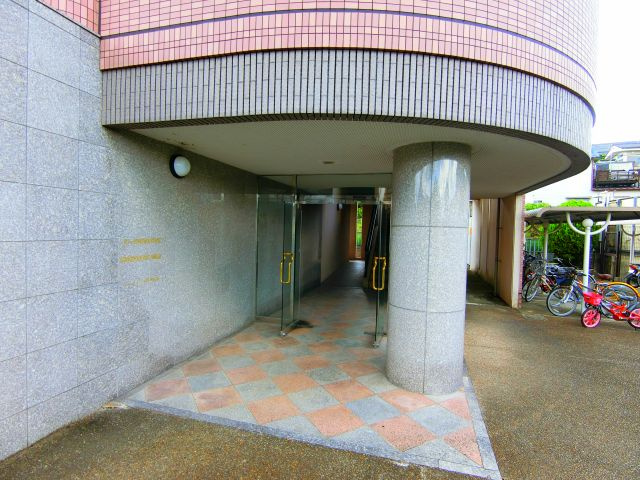 ラルジュウエストのエントランス