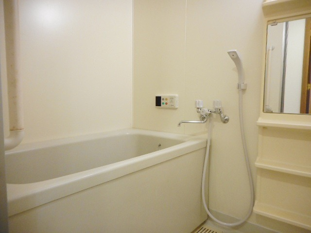 ラルジュウエストの浴室