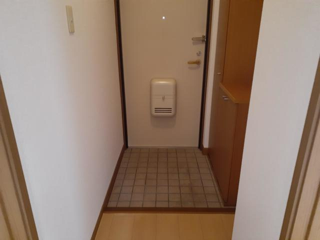 ラルジュウエストの玄関