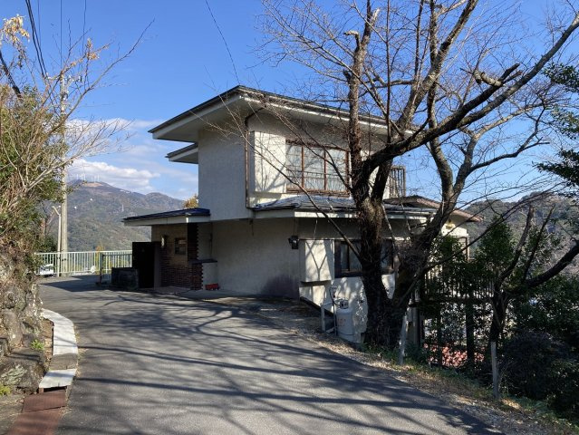 桜坂温泉別荘地 の前面道路含む現地写真