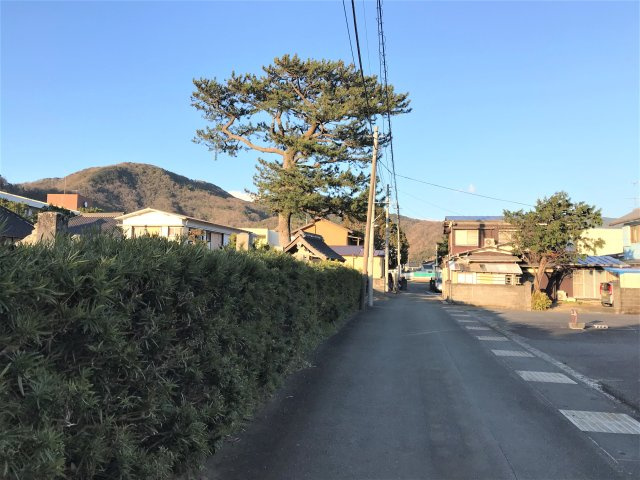 松崎町宮内の前面道路含む現地写真
