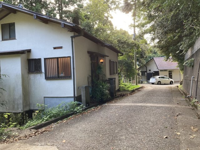 下田市　吉佐美苑の前面道路含む現地写真