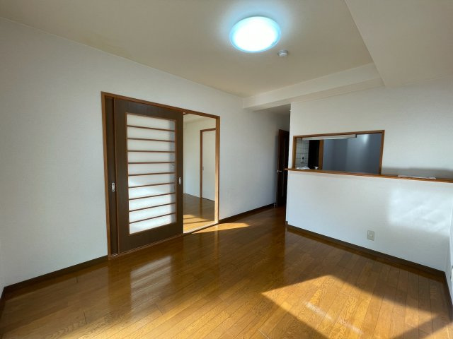 ユタカ第2ビルの居間・リビング