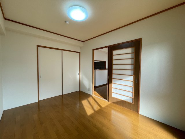 ユタカ第2ビルの居間・リビング