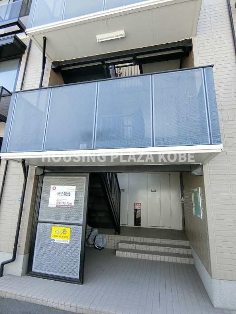 ウエストアヴェニューのエントランス