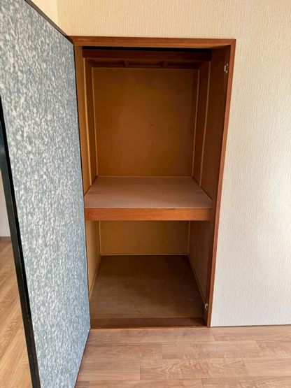 【収納】 | ポルポラ | 洋室5帖のお部屋にある収納スペースです！高さがある収納スペースでかさ張るお荷物もすっきり！
