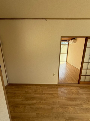 【セキュリティ】 | ポルポラ | 雨戸付きなので夜やお出かけ時も安心です！雨戸は冬場の寒さ対策にもなります◎