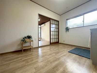 【玄関】 | ポルポラ | 玄関から室内への景観です！ダイニングキッチンの奥に洋室5帖のお部屋があります♪